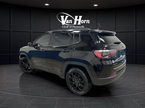 Used 2025 Jeep Compass Latitude w/ Altitude Special Edition AWD/4WD image 5