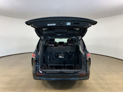 Used 2021 Toyota Sienna Platinum image 30