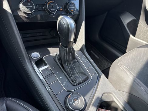 Used 2021 Volkswagen Tiguan SE w/ Panoramic Sunroof Package AWD/4WD image 21