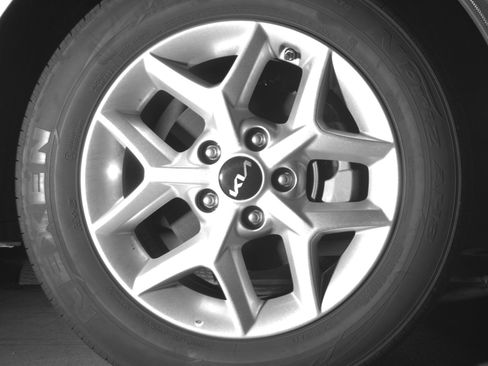 Used 2025 Kia Soul LX w/ LX Technology Package FWD image 13