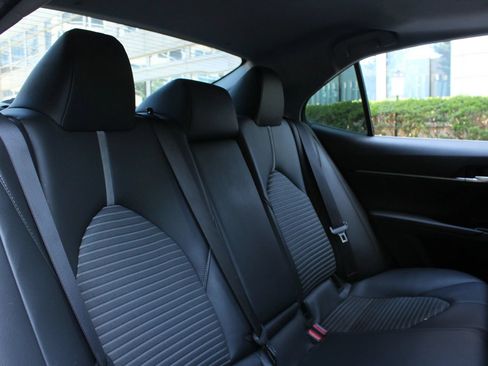 Used 2018 Toyota Camry SE w/ Moonroof Package FWD image 22