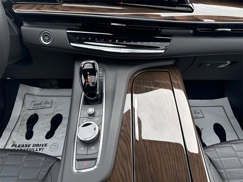 Used 2024 Cadillac Escalade Premium Luxury Platinum image 17