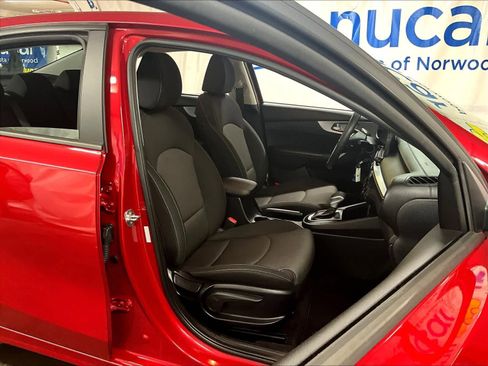 Used 2022 Kia Forte LXS w/ LXS Technology Package image 11