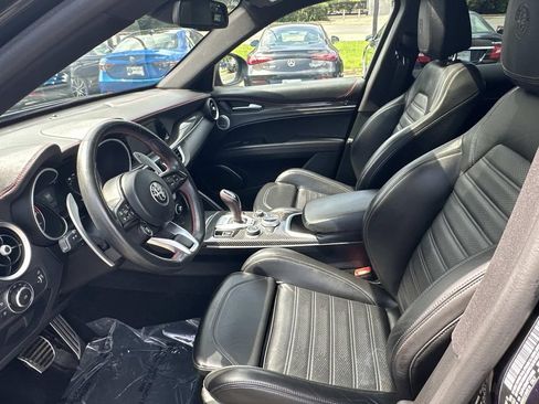 Used 2023 Alfa Romeo Stelvio Estrema AWD/4WD image 17