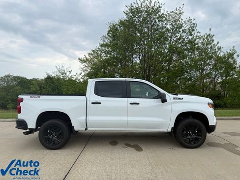 Used 2026 Chevrolet Silverado 1500 Custom Trail Boss w/ Turbomax Blackout Package AWD/4WD image 2