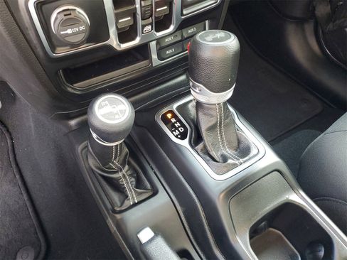 Used 2022 Jeep Wrangler Unlimited Sahara w/ Cold Weather Group image 26