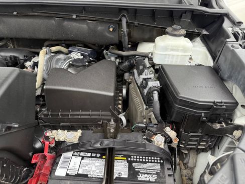 Used 2019 Toyota Highlander XLE FWD image 47