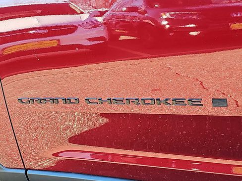 Used 2023 Jeep Grand Cherokee L Laredo image 34