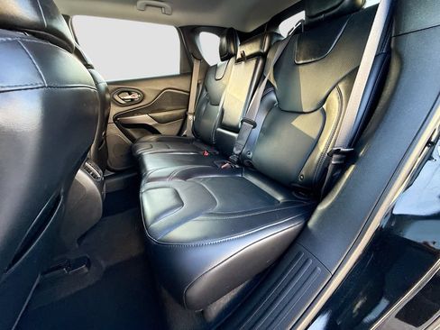 Used 2019 Jeep Cherokee Limited FWD image 21