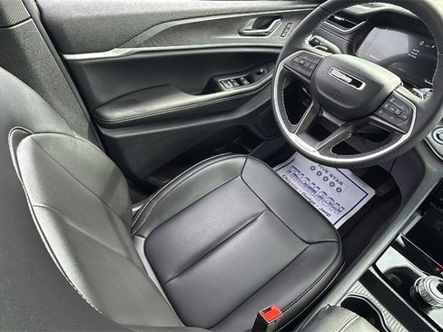 New 2025 Jeep Grand Cherokee Limited image 15