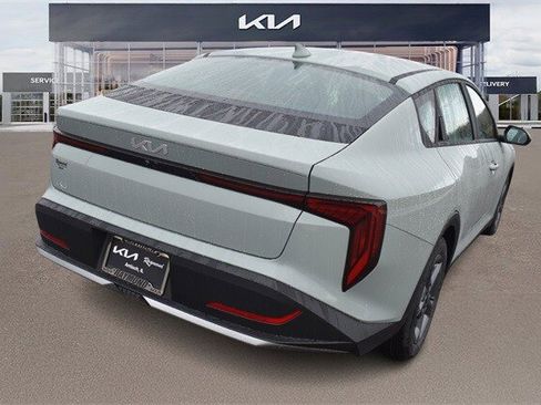New 2025 Kia K4 LXS image 3