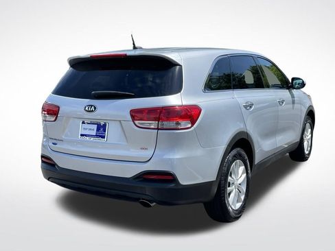 Used 2017 Kia Sorento L FWD image 6