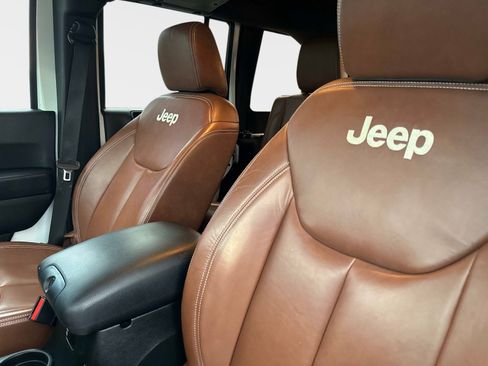 Used 2017 Jeep Wrangler Unlimited Sahara w/ Connectivity Group image 18