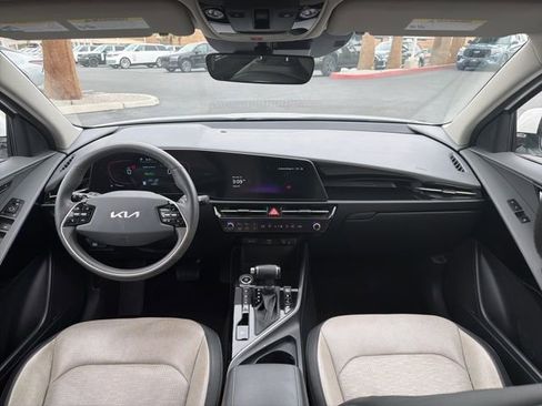 Used 2023 Kia Niro SX image 12