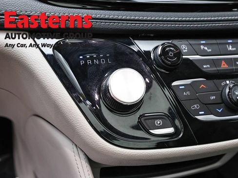 Used 2023 Chrysler Pacifica Limited FWD image 13