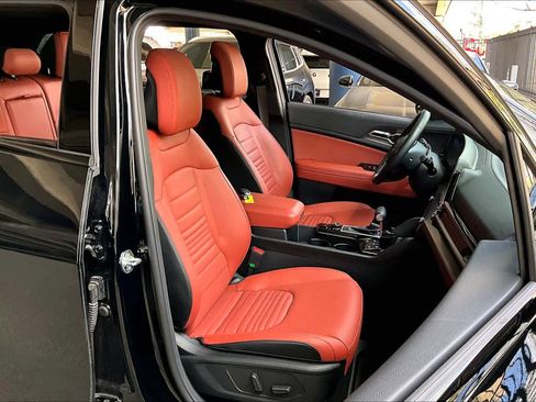 Used 2025 Kia Sportage SX image 8