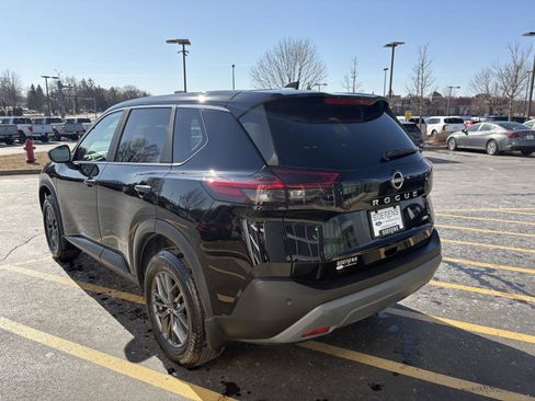Used 2023 Nissan Rogue S image 3