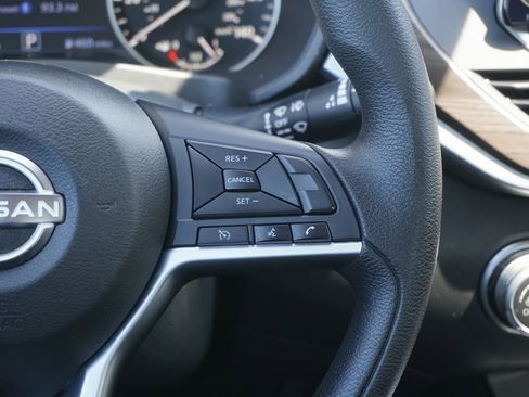 Used 2024 Nissan Altima 2.5 SV FWD image 15