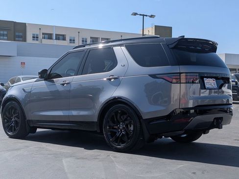 Used 2025 Land Rover Discovery Dynamic SE image 9