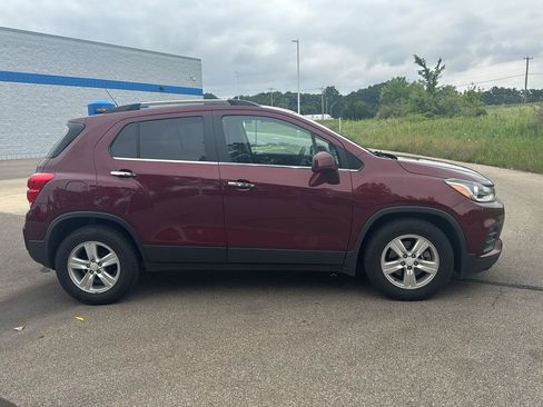 Used 2017 Chevrolet Trax LT w/ LT Convenience Package FWD image 6