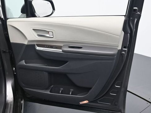 Used 2024 Toyota Sienna XLE image 29
