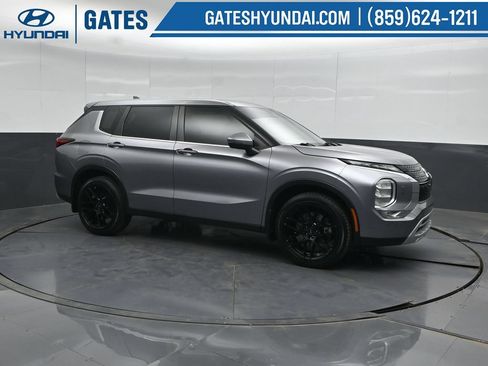 Used 2022 Mitsubishi Outlander SE AWD/4WD image 1