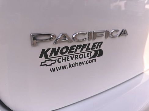 Used 2025 Chrysler Pacifica Select image 29