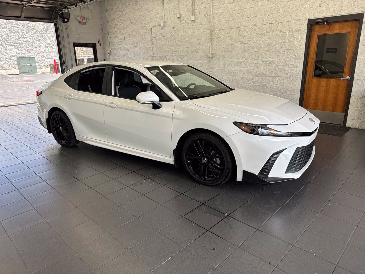 Used 2026 Toyota Camry SE w/ Multimedia Upgrade Package FWD image 1