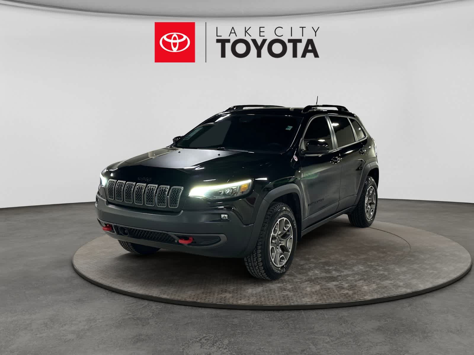 Used 2023 Jeep Cherokee Trailhawk AWD/4WD image 1