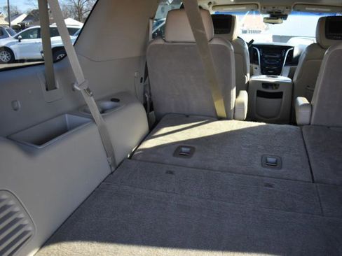 Used 2019 Cadillac Escalade ESV Luxury image 12