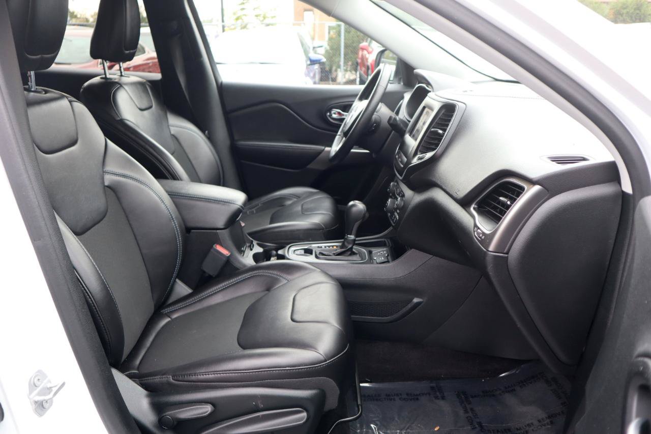 Used 2019 Jeep Cherokee Latitude Plus w/ Cold Weather Group FWD image 9