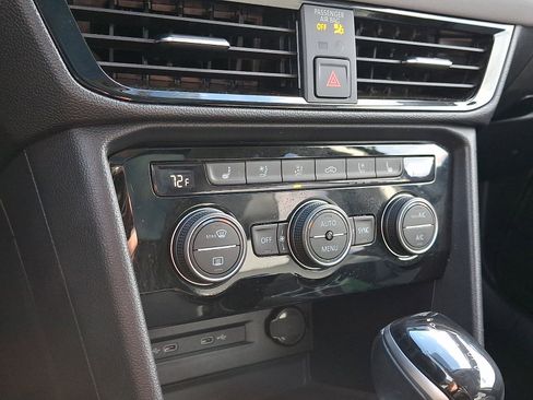 Used 2022 Volkswagen Taos SEL image 17