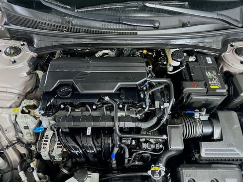 Used 2025 Hyundai Elantra Limited image 34