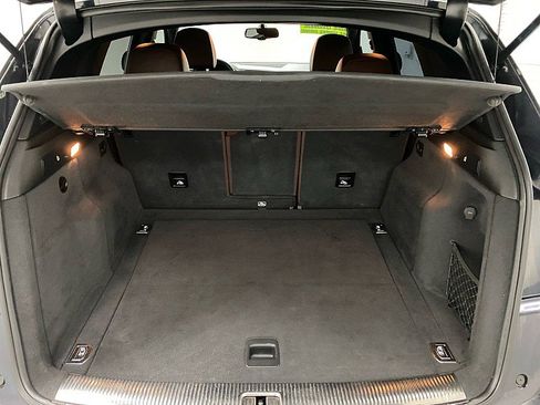 Used 2017 Audi Q5 2.0T Premium Plus w/ Technology Package image 12