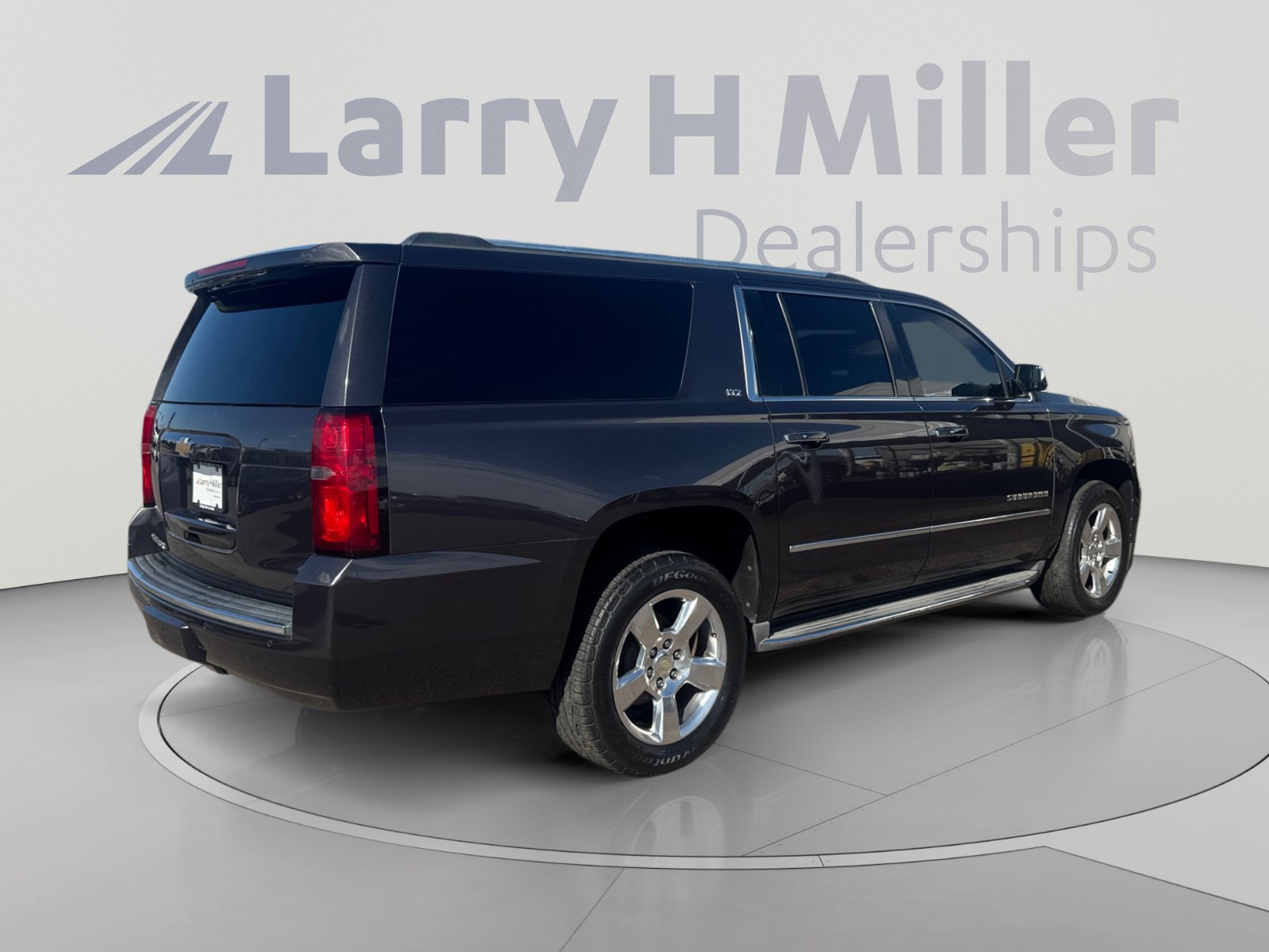 Used 2015 Chevrolet Suburban LTZ AWD/4WD image 5