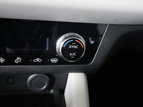 New 2025 Mitsubishi Outlander SE image 51