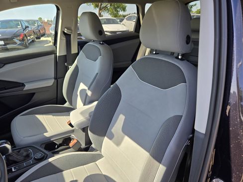 Used 2024 Volkswagen Taos SE w/ Panoramic Sunroof Package image 14