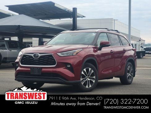 Used 2020 Toyota Highlander XLE AWD/4WD image 1