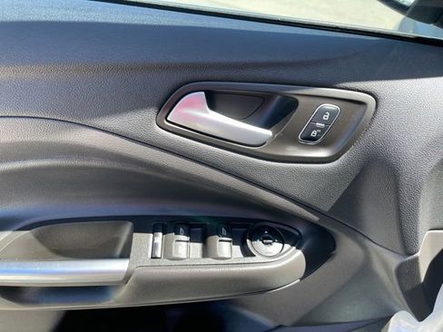 Used 2017 Ford Escape SE FWD image 4