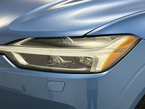 Used 2018 Volvo XC60 T6 R-Design w/ Convenience Package image 21