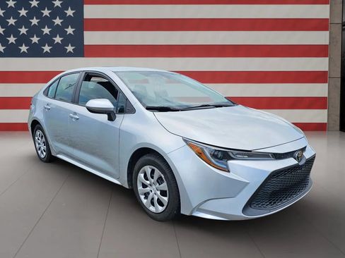 Used 2022 Toyota Corolla LE FWD image 2