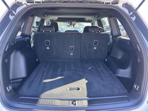 Used 2025 Jeep Grand Cherokee Laredo X image 12