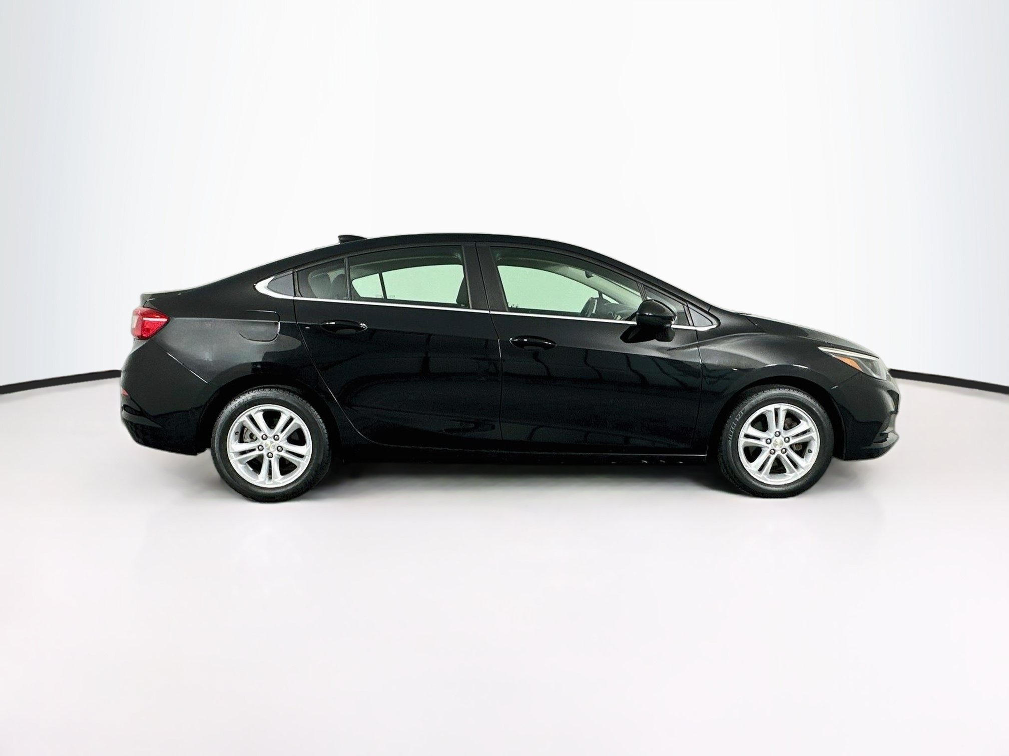 Used 2018 Chevrolet Cruze LT w/ Convenience Package FWD image 10