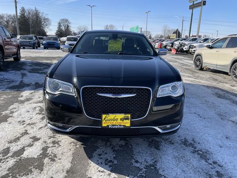 Used 2019 Chrysler 300 Limited image 3