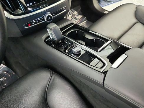 Used 2023 Volvo S60 T8 Plus image 34