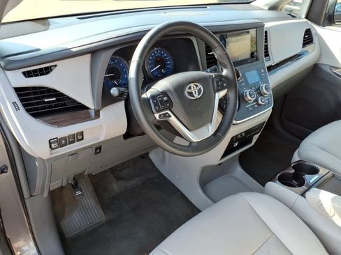 Used 2015 Toyota Sienna XLE w/ XLE Navigation Package FWD image 14