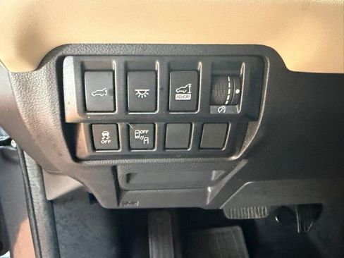 Used 2022 Subaru Ascent Limited w/ Technology Package AWD/4WD image 22