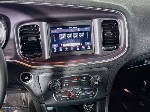Used 2018 Dodge Charger SXT w/ Blacktop Package RWD image 17