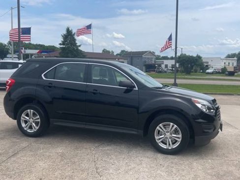 Used 2017 Chevrolet Equinox LS FWD image 2
