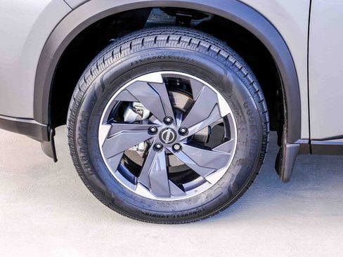 Used 2024 Nissan Rogue SV w/ SV Premium Package FWD image 10